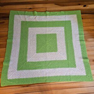 Crotchet Afghan Granny Shrinking Square Throw Blanket Green/White ~54'' x 55''